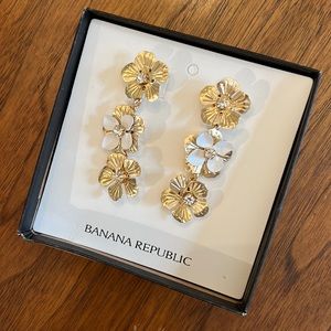 Banana Republic earrings drop flowers